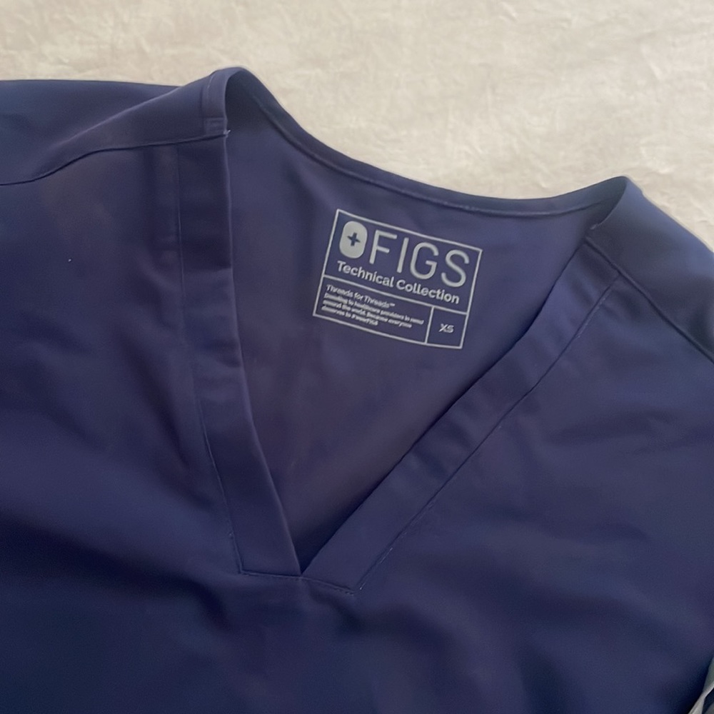 Navy Blue FIGS Scrub Top & Bottoms